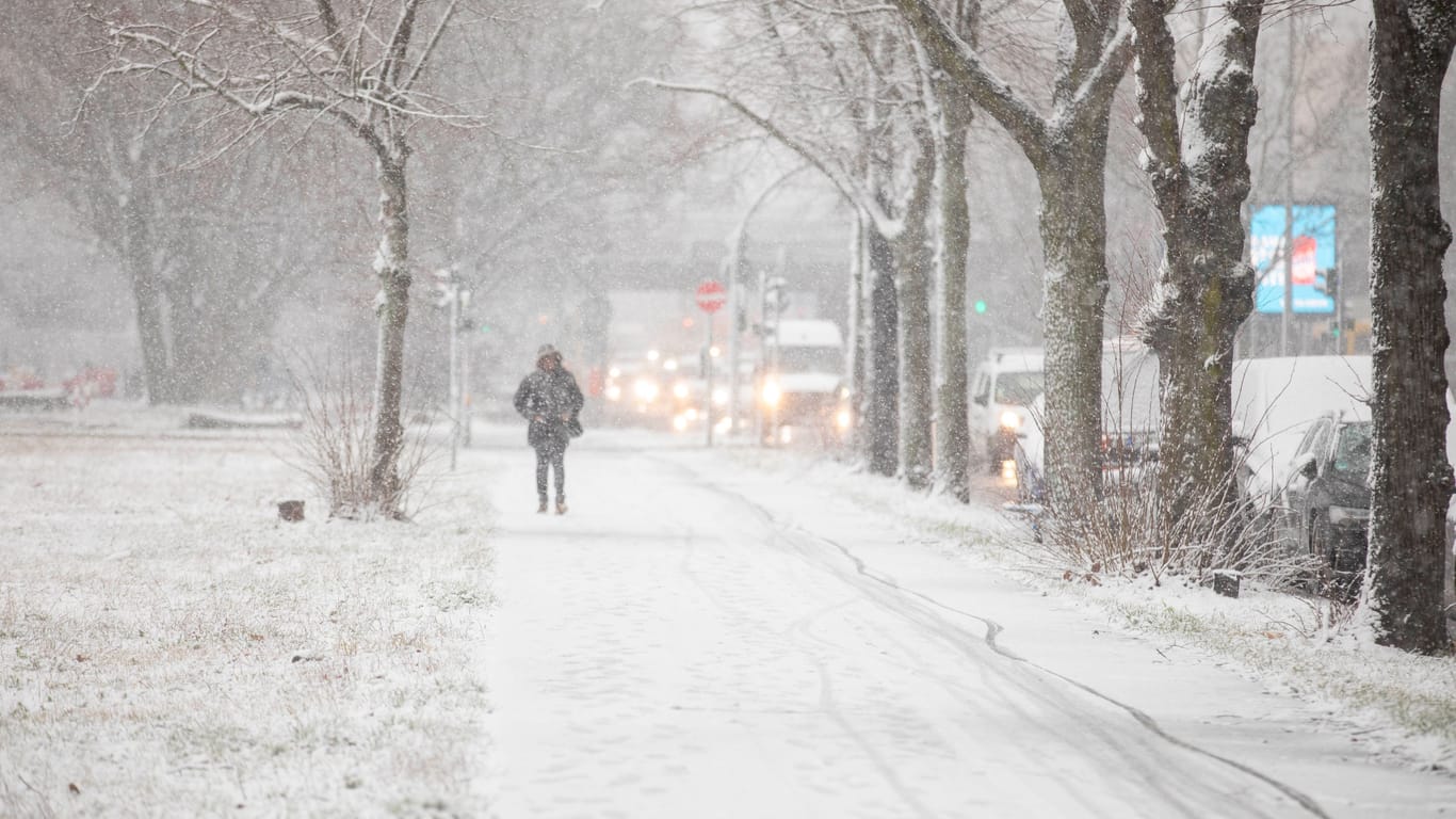 Spaziergänger im Schnee. (Symbolfoto)