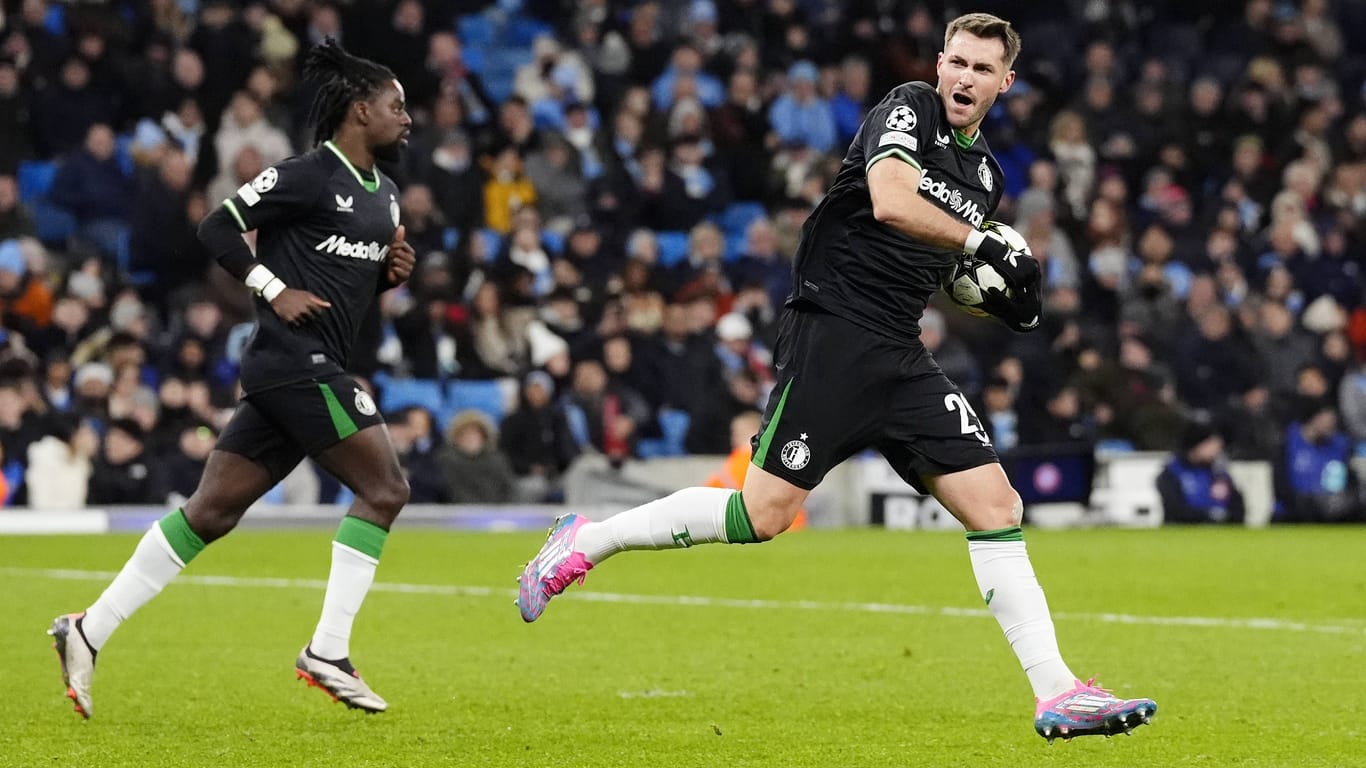 Santiago Giménez (r.) erzielte den 2:3-Anschlusstreffer für Feyenoord.