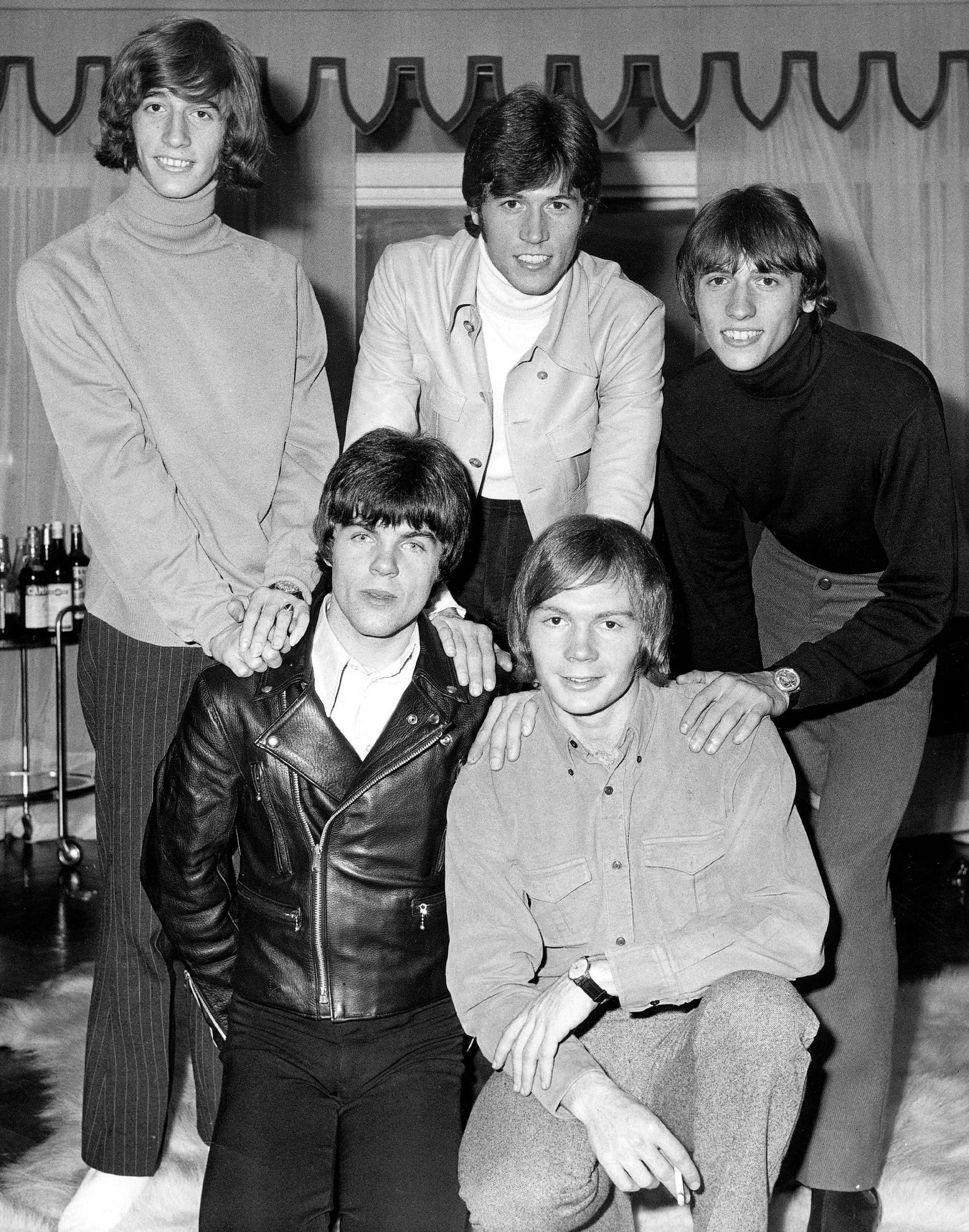 Robin Gibb, Maurice Gibb, Barry Gibb, Vince Melounay und Colin Petersen im Jahr 1967.