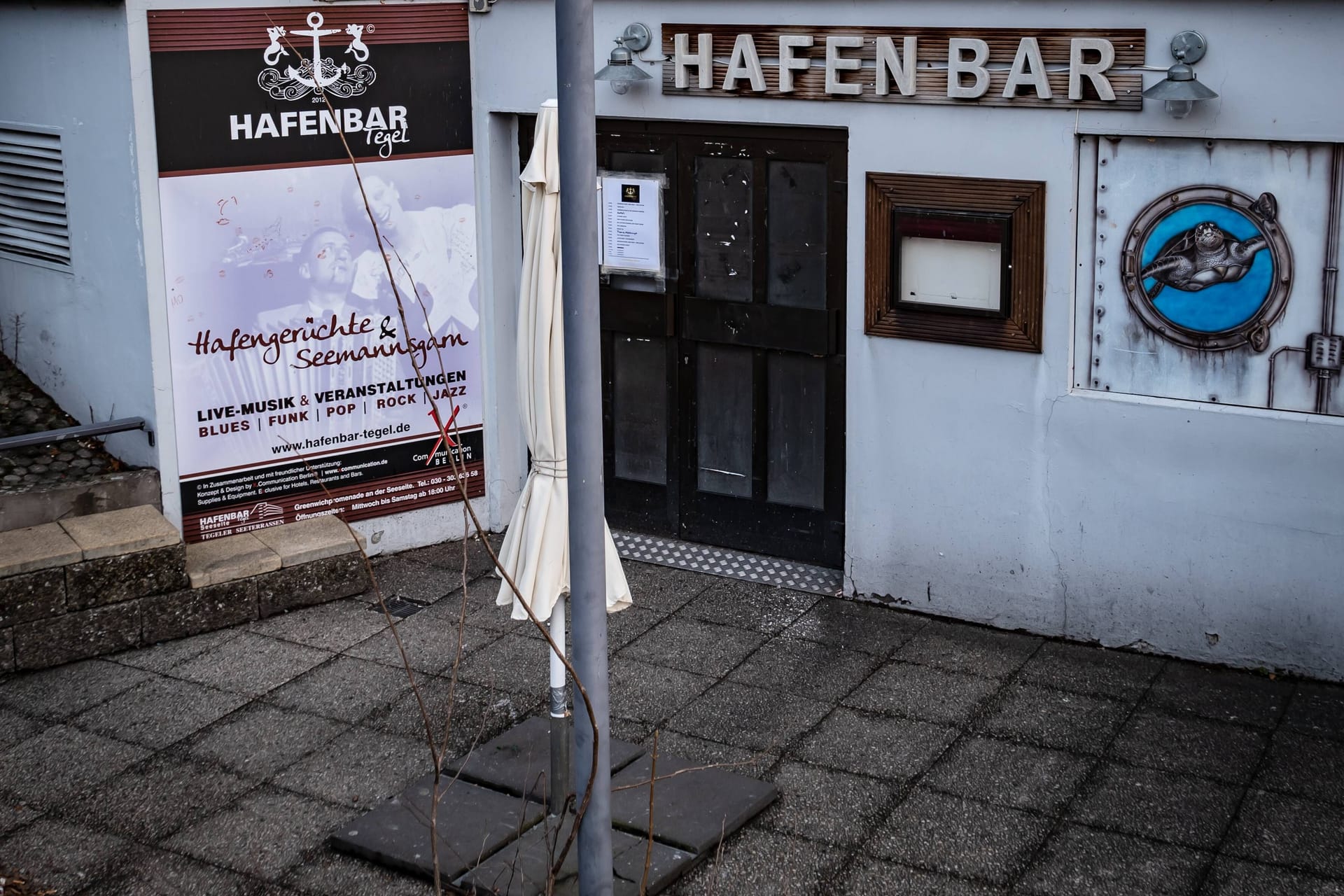 Die Hafenbar in Tegel (Archivbild): Die Kultgaststätte soll für Dreharbeiten geschlossen haben.