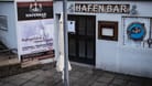 Die Hafenbar in Tegel (Archivbild): Die Kultgaststätte soll für Dreharbeiten geschlossen haben.