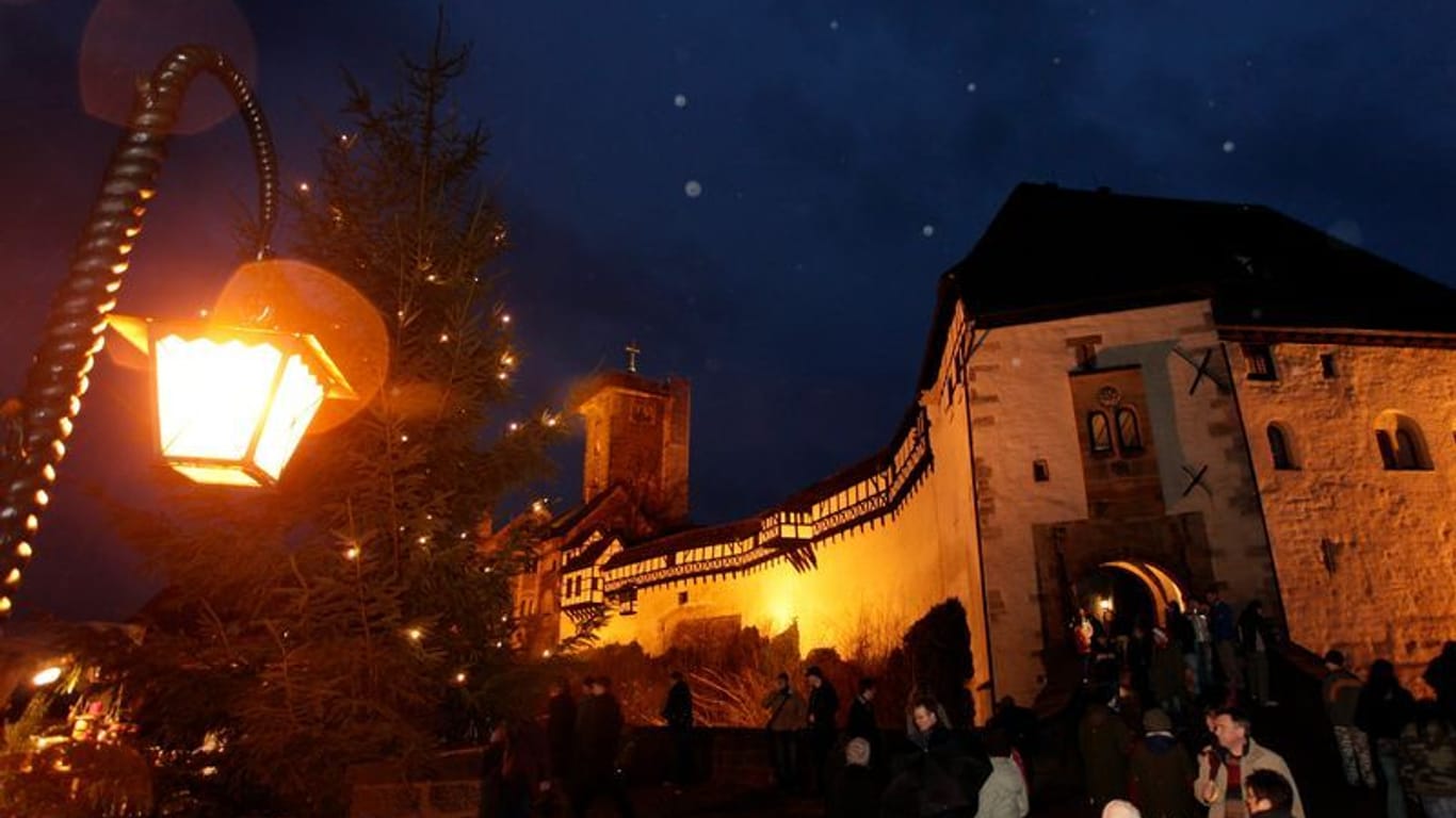 Fast vergessene Handwerkskünste bilden einen Fokus an den Ständen des mittelalterlichen Weihnachtsmarktes auf der Wartburg.