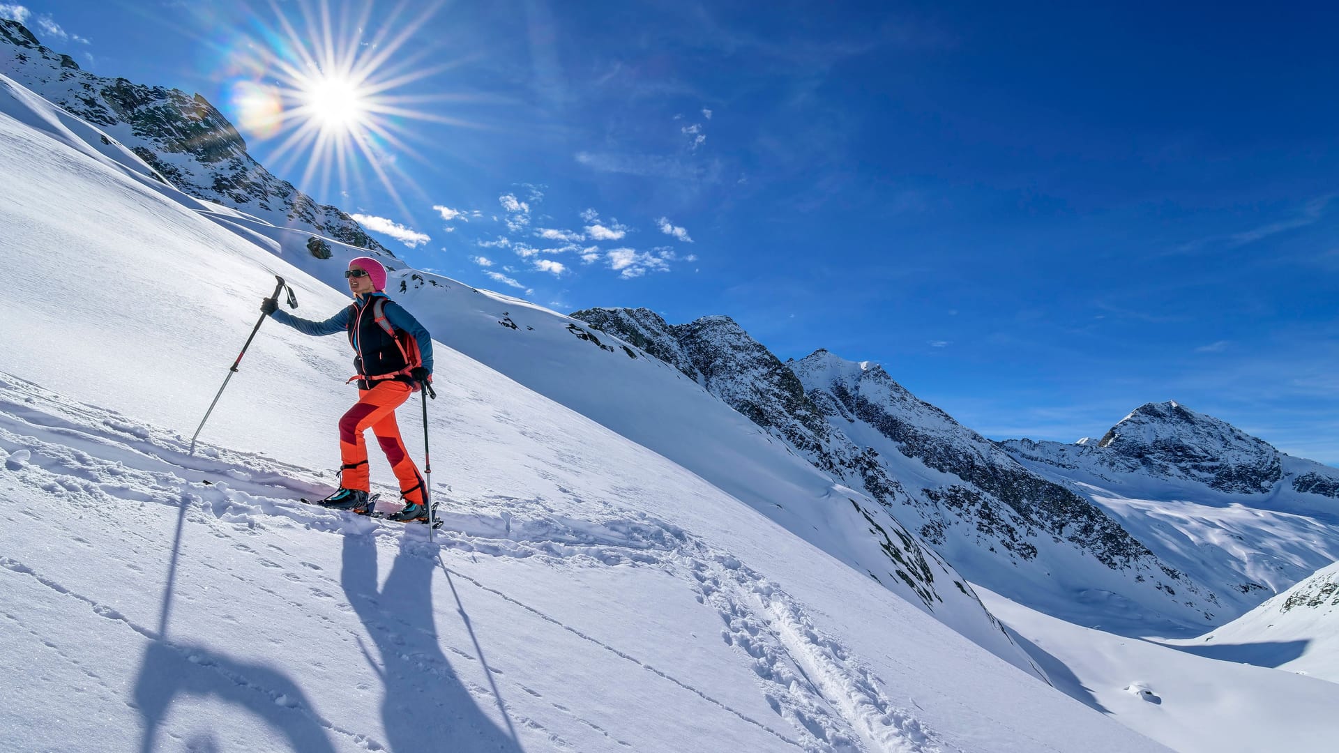 Südtirol: Auf Skiwanderung bei strahlendem Sonnenschein.