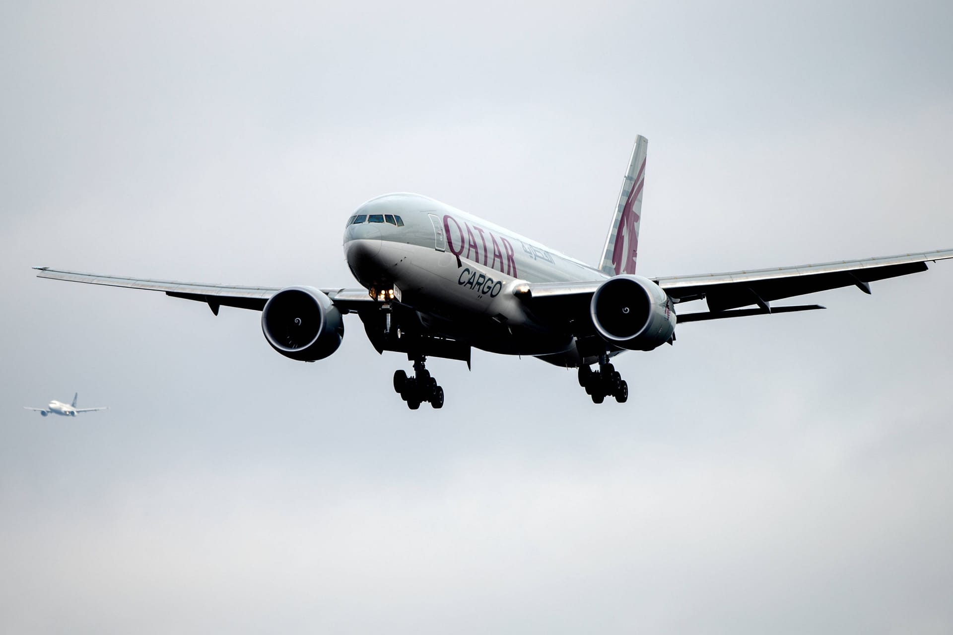 Eine Boeing von Qatar Airways über Frankfurt am Main. (Symbolfoto)