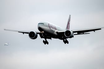 Eine Boeing von Qatar Airways über Frankfurt am Main. (Symbolfoto)