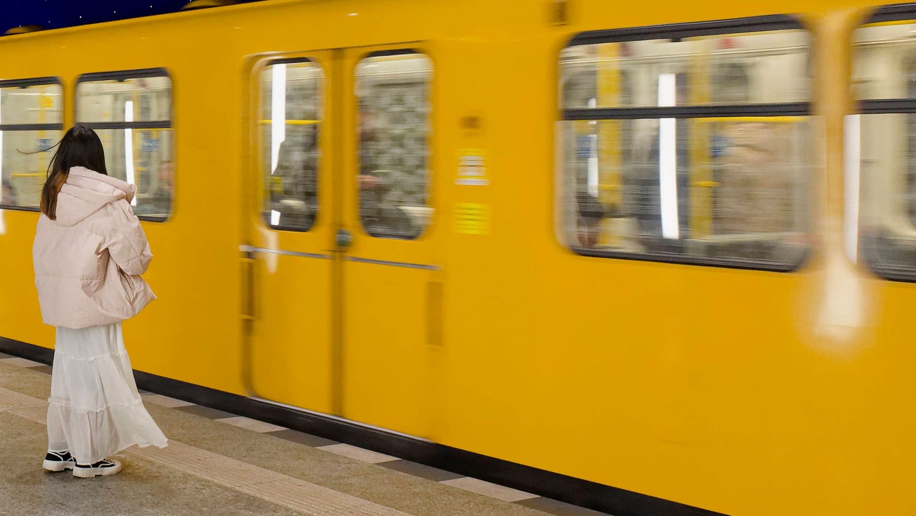 Linie U5 im U-Bahnhof Museumsinsel (Archivbild): Die Verkehrs-Expertin der Grünen in Berlin, Amtje Kapek, fordert in den S- und U-Bahnen Waggongs nur für Frauen.