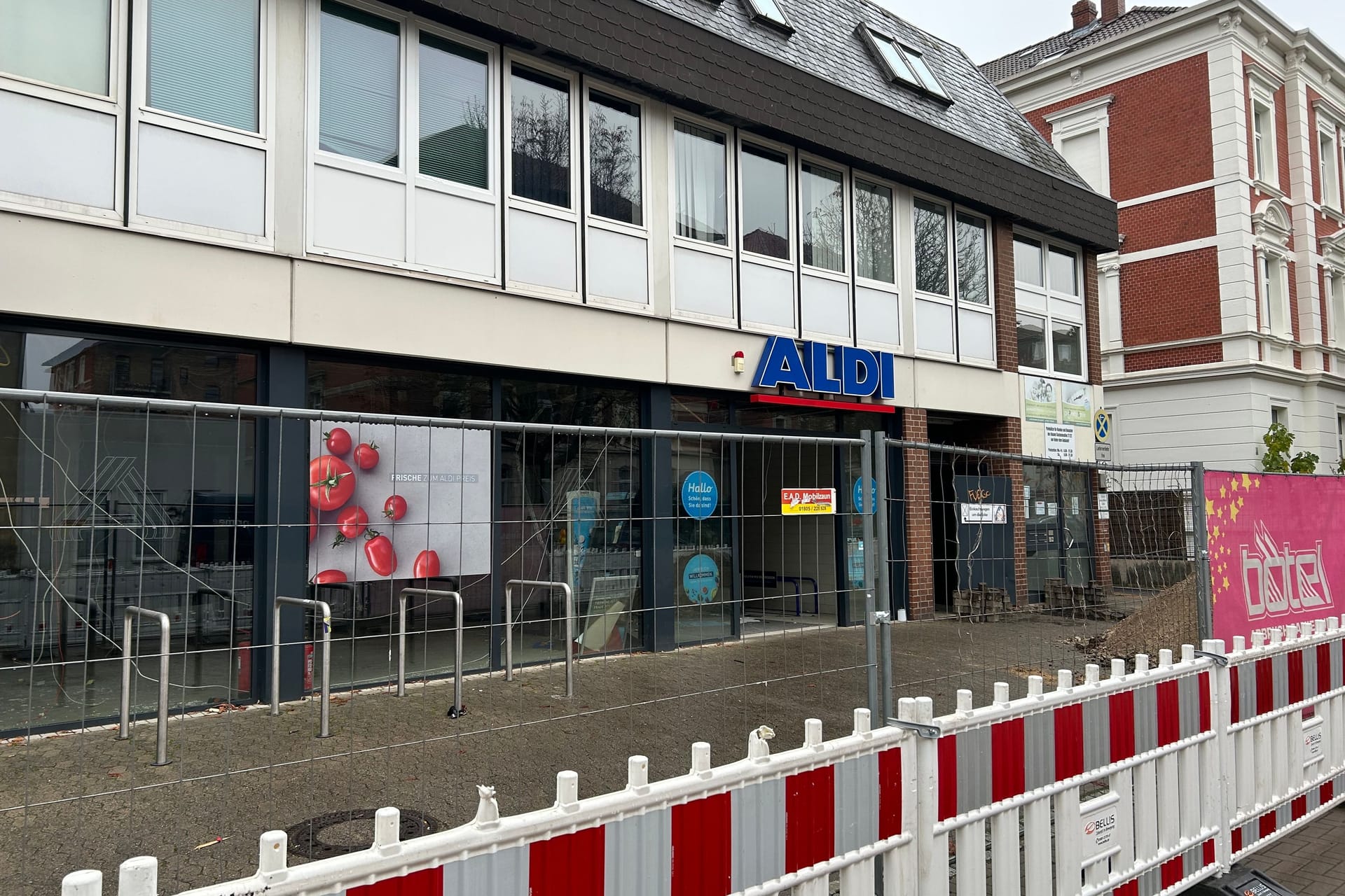 Der Aldi-Markt an der Kastanienallee: Die Filiale bleibt lange geschlossen.