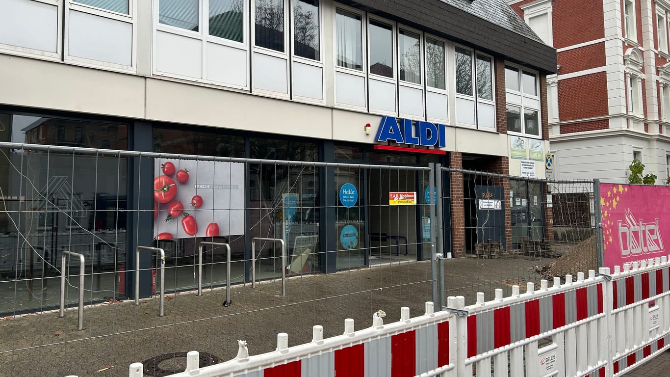 Der Aldi-Markt an der Kastanienallee: Die Filiale bleibt lange geschlossen.