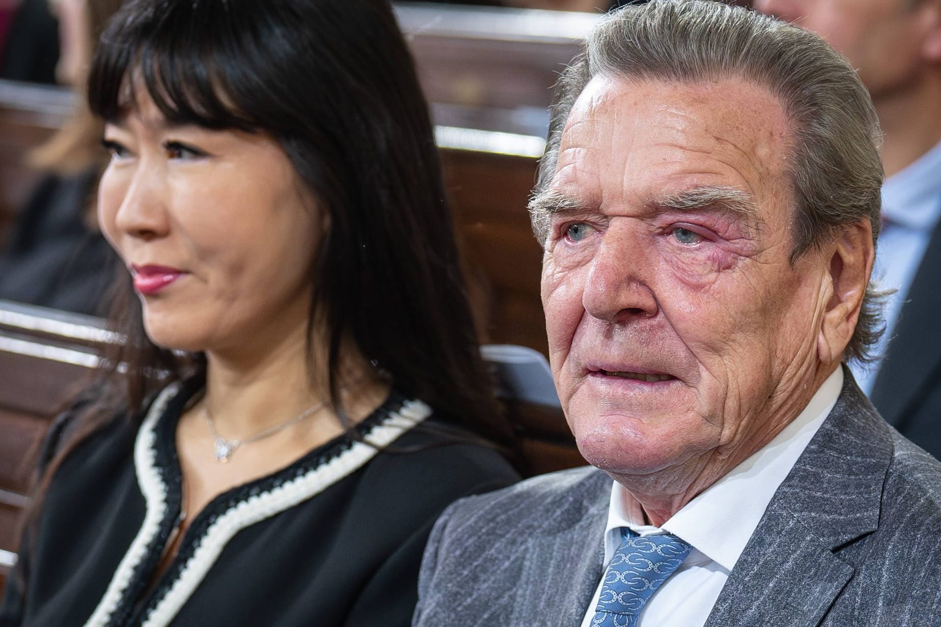 Gerhard Schröder mit Ehefrau So-yeon Schröder-Kim bei den Feierlichkeiten zum Tag der Deutschen Einheit 2023.