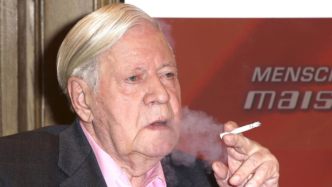 Rauchte auch in TV-Studios: Helmut Schmidt (Archivbild).