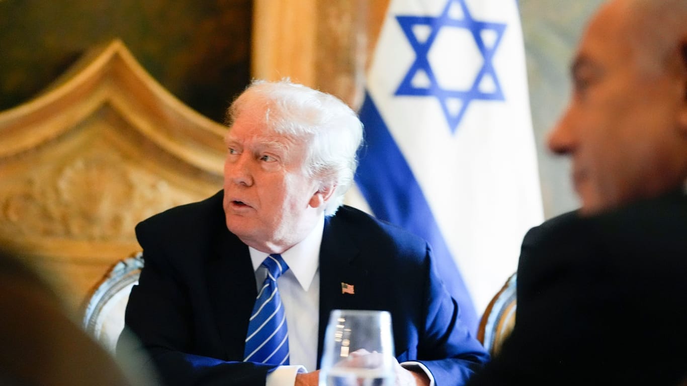 Ex-US-Präsident Trump empfängt Israels Regierungschef Netanjahu