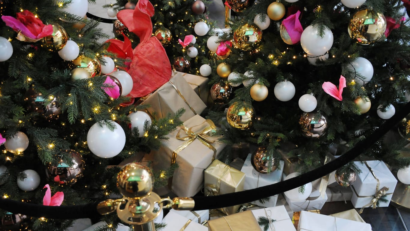 Geschenke unter Weihnachtsbäumen: In Hannover haben viele Menschen für Kinder im Krankenhaus gespendet.