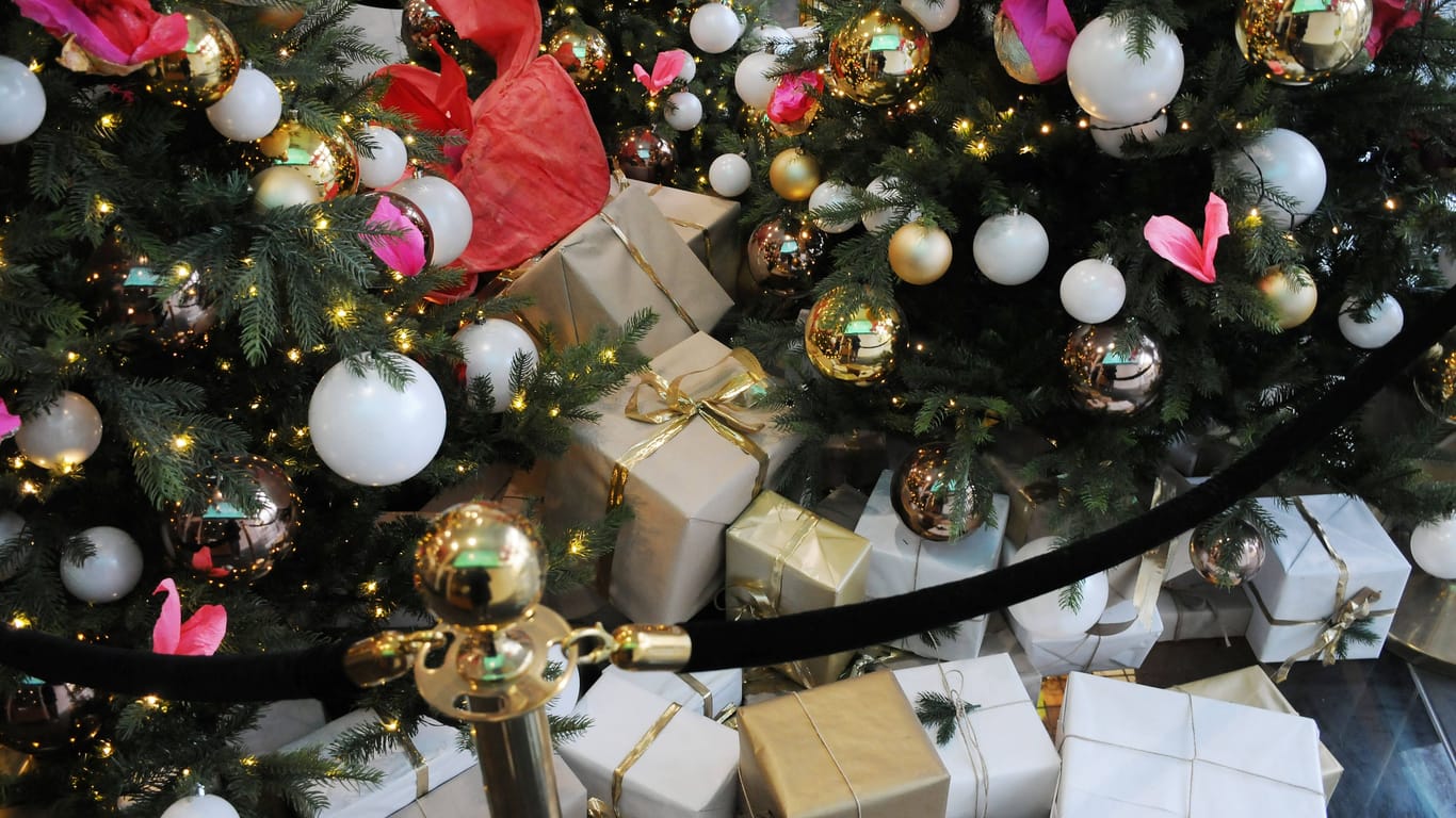 Geschenke unter Weihnachtsbäumen: In Hannover haben viele Menschen für Kinder im Krankenhaus gespendet.