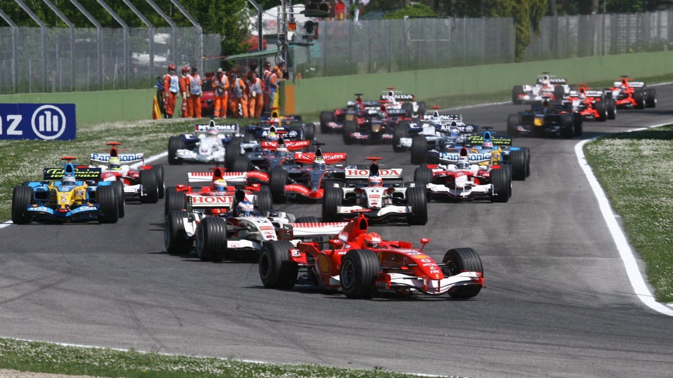 Michael Schumacher 2006 an der Spitze des Feldes in San Marino