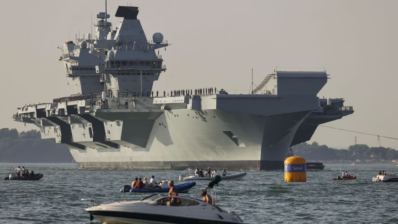 Flugzeugträger "Queen Elizabeth" (Archivbild): Das Schiff konnte aufgrund von Sturm nicht in Hamburg einlaufen.