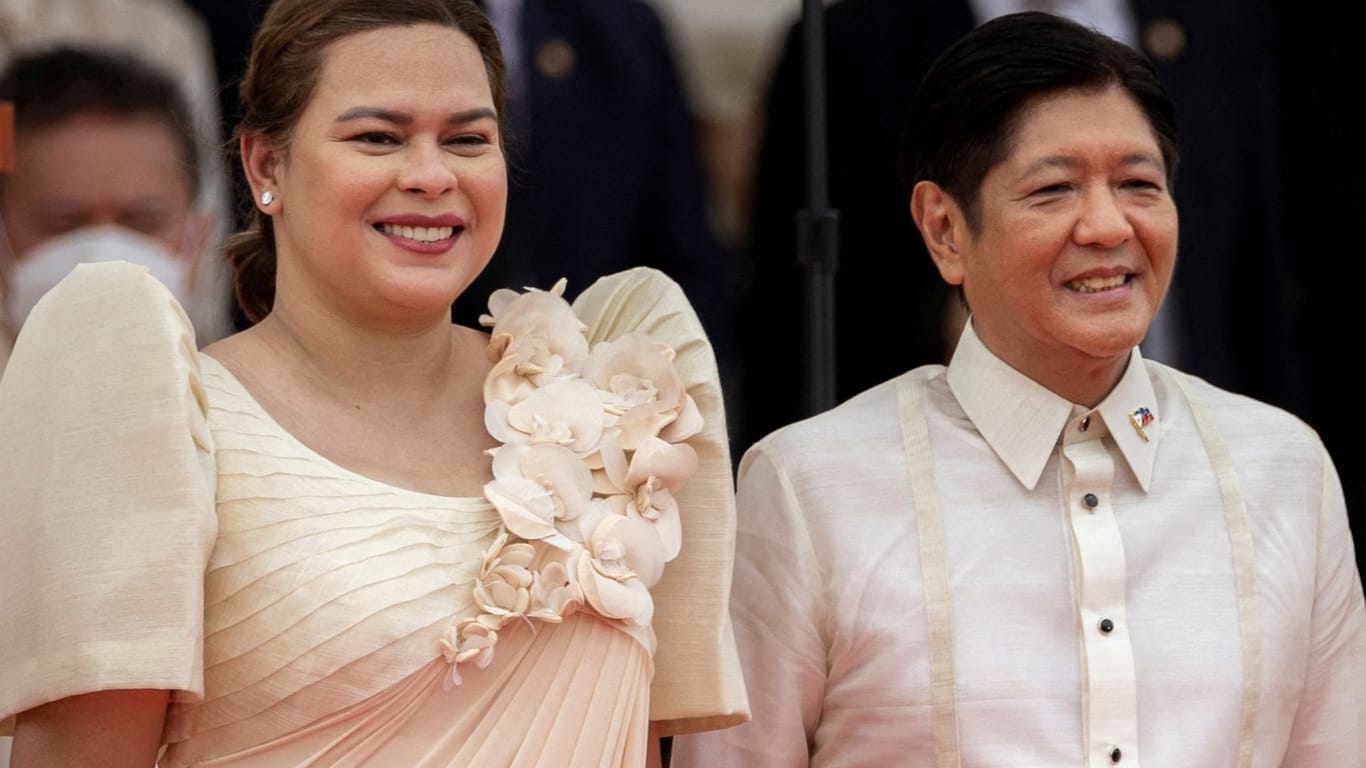 Vizepräsidentin Sara Duterte und Präsident Ferdinand Marcos Jr. nach ihrer Wahl im Juni 2022