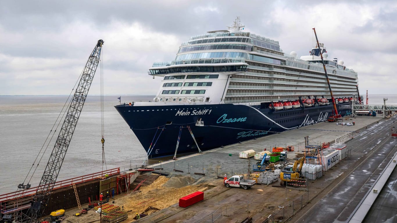 Das Kreuzfahrtschiff "Mein Schiff 1" liegt in Bremerhaven: Seit Ende 2021 war die Columbuskaje eine Baustelle.