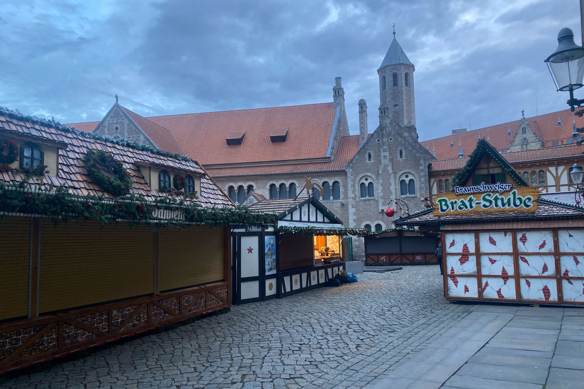 Der Braunschweiger Weihnachtsmarkt: Der Aufbau hat begonnen.