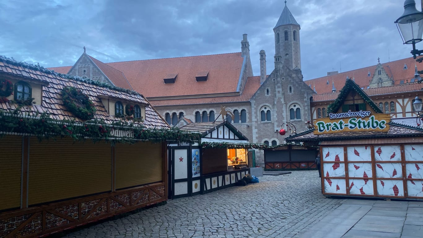 Der Braunschweiger Weihnachtsmarkt: Der Aufbau hat begonnen.