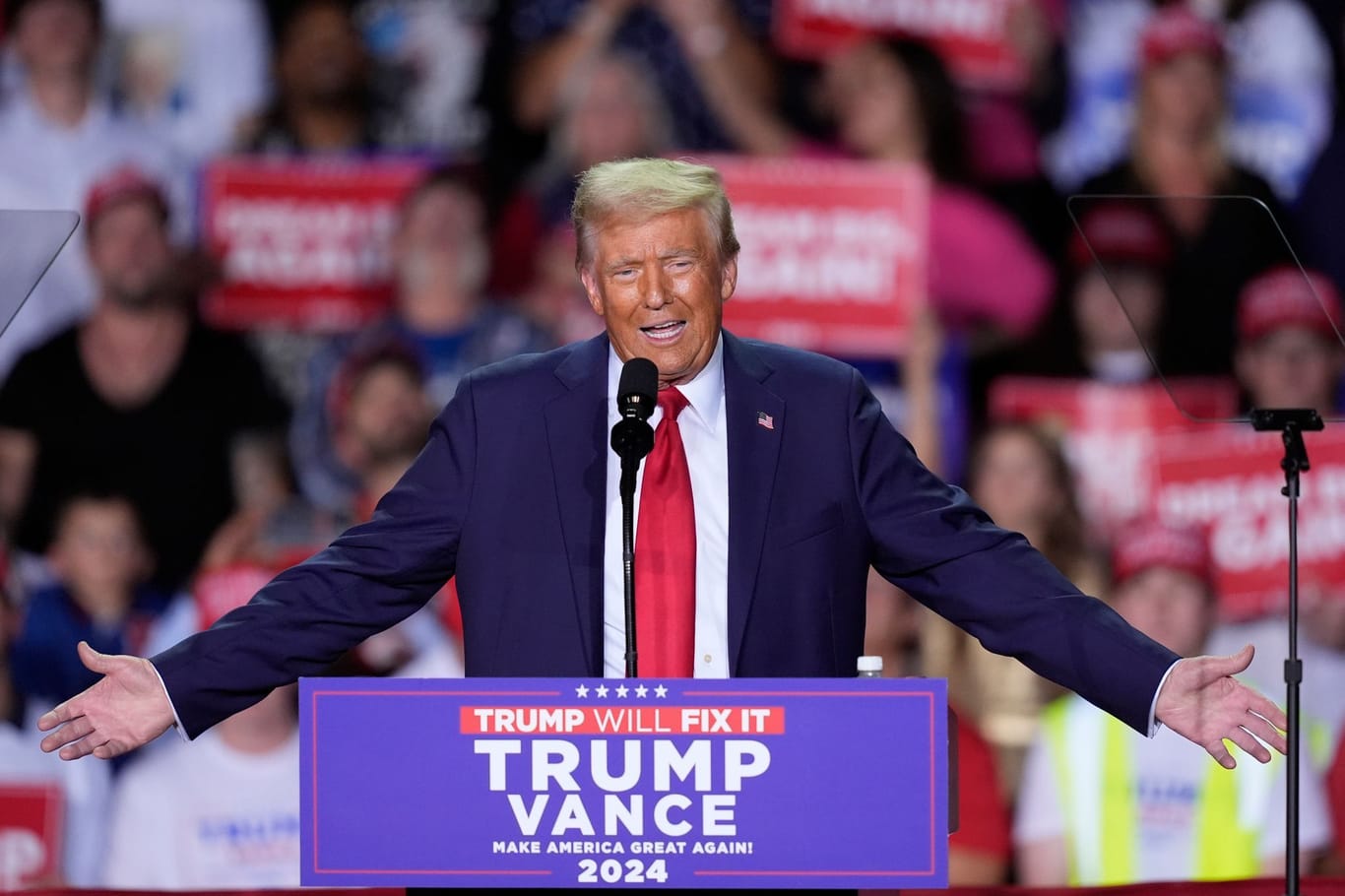 Donald Trump bei einer Wahlveranstaltung in der Van Andel Arena in Grand Rapids, Michigan