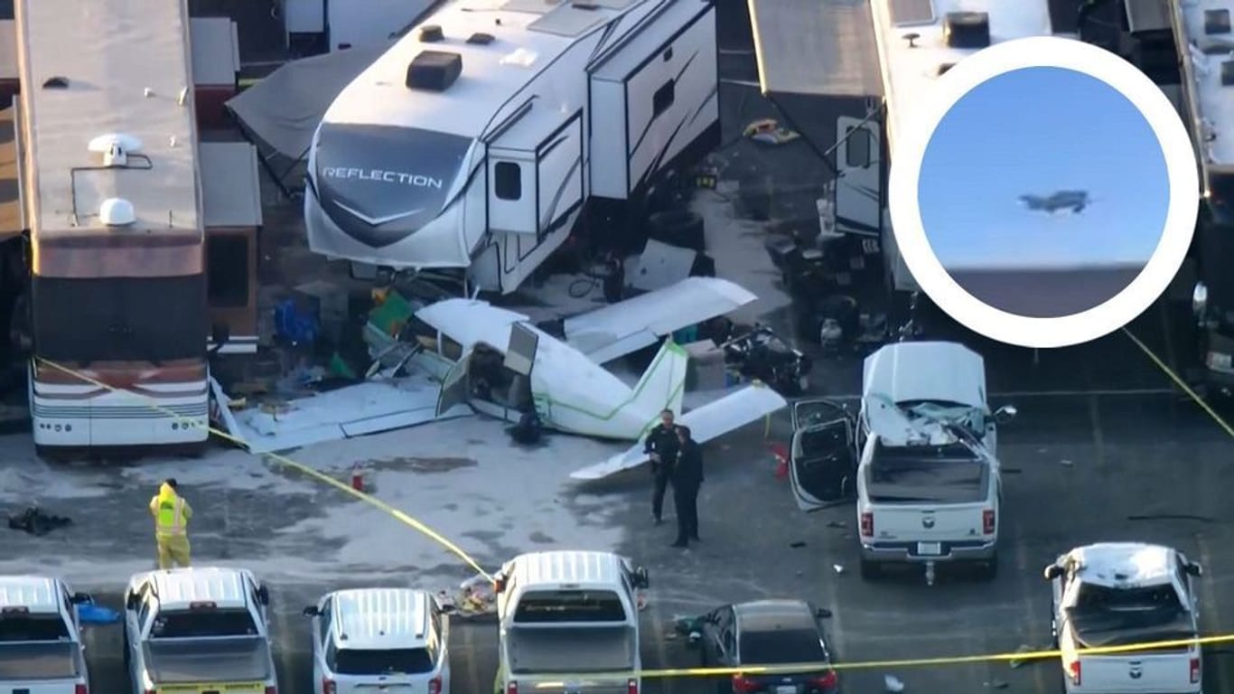 Ein Flugzeug stürzte ab und rammte mehrere Autos auf einem Parkplatz.