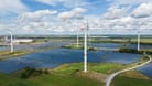 Solarpark und Windkraftanlagen