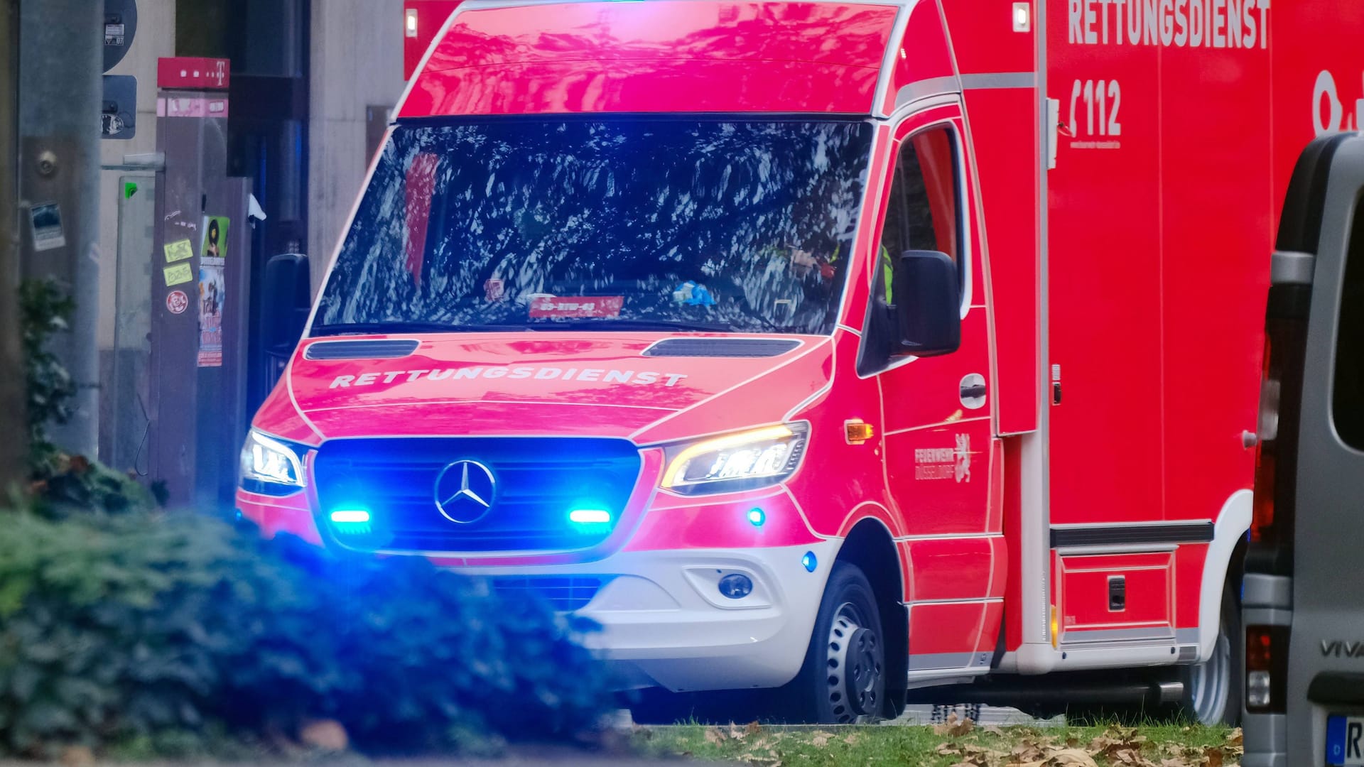 Rettungswagen in Düsseldorf im Einsatz. (Symbolfoto)