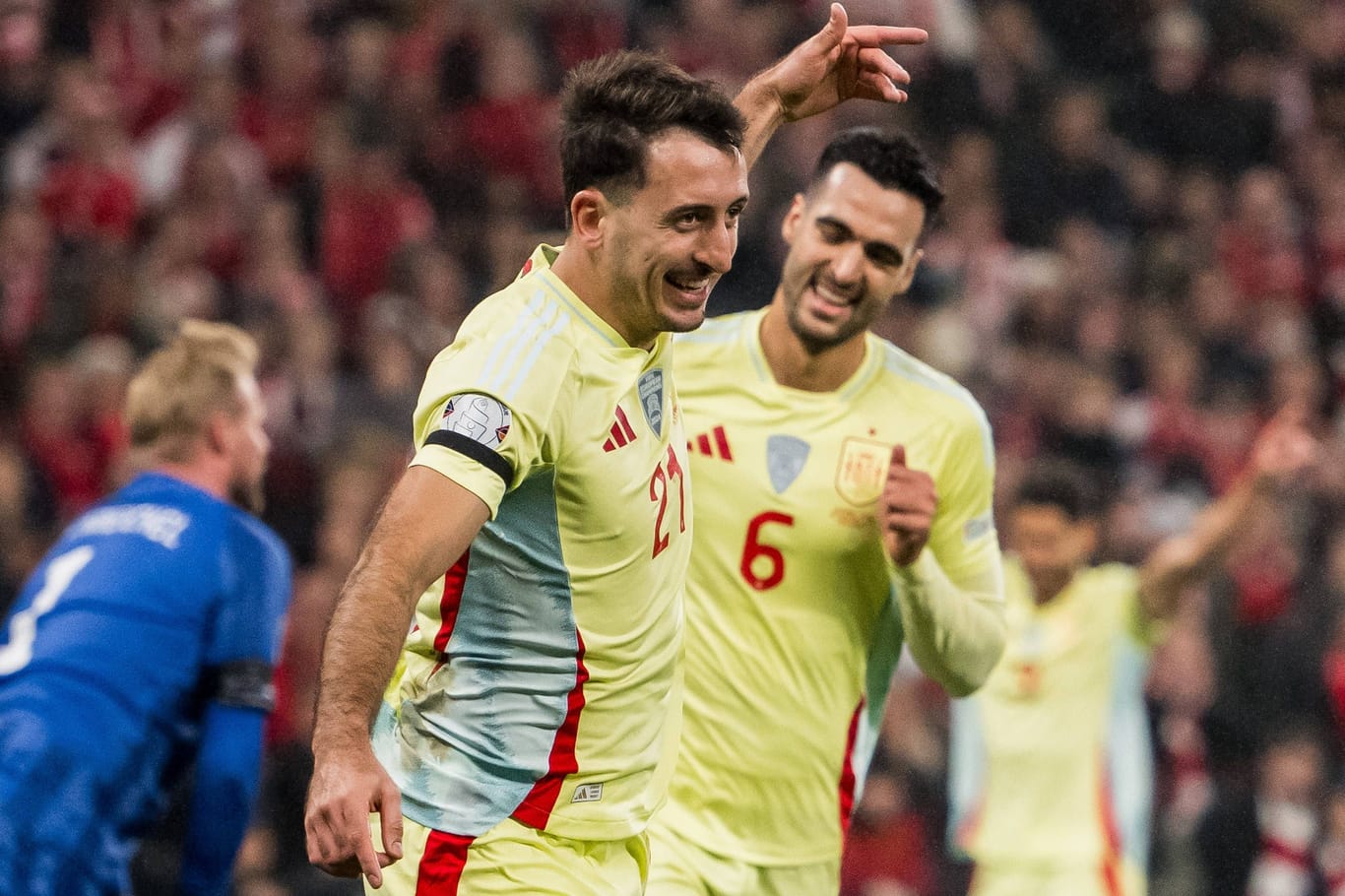 Leitete Spaniens Sieg ein: Mikel Oyarzabal feiert sein Tor gegen Dänemark.