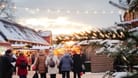 Impressionen vom Weihnachtsmarkt auf Gut Basthorst: Mit rund 250 Ausstellern zählt er zu den größten Norddeutschlands.