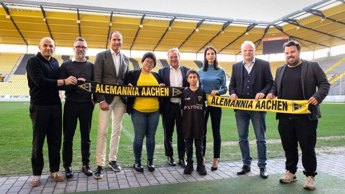 Der neue "Wertebeirat" der Alemannia (von links nach rechts): Osama Momen, Sascha Eller, Michael Nobis, Ye-One Rhie, Armin Laschet, Mayssoun Zein Al Din (mit Sohn Laith), Thomas Prefi und Marcel Moberz.