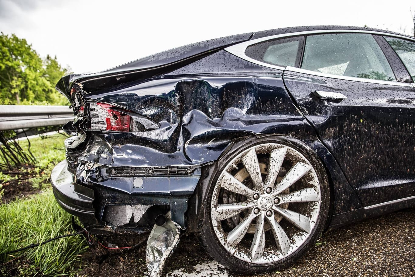 Tesla Model S: Trotz vieler Assistenten verunglücken die Fahrer häufiger tödlich als in vielen anderen Autos.