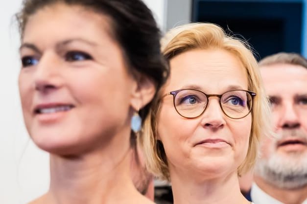 Sahra Wagenknecht (l-r), BSW-Parteivorsitzende, und die BSW-Spitzenkandidaten in Thüringen, Katja Wolf und Steffen Schütz.