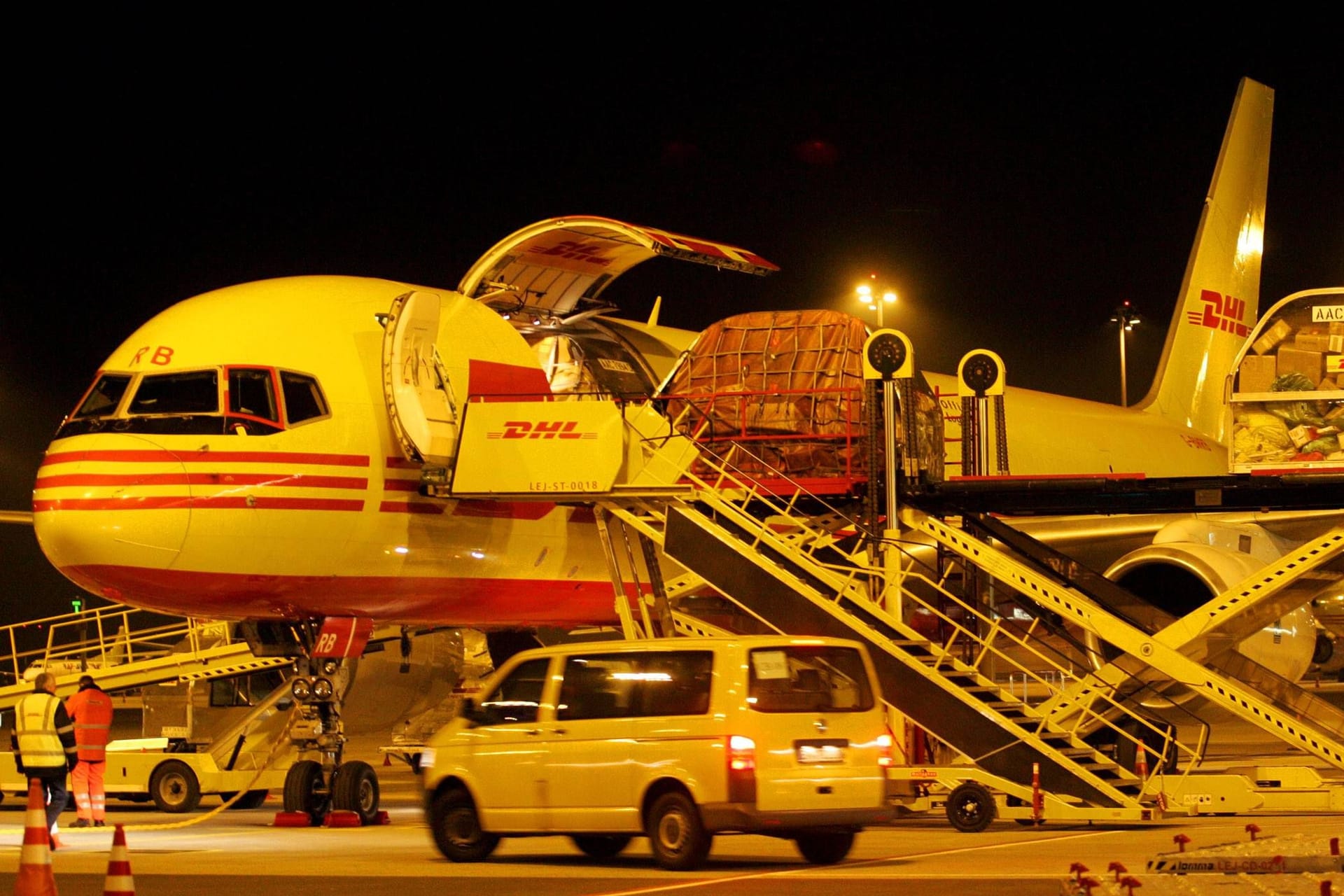 DHL-Flieger am Flughafen Leipzig/Halle: Das Paket wurde beinahe in eine solche Maschine verladen.