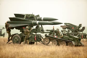 Eine Hawk-Abschussrampe mit Boden-Luft-Raketen der rumänischen Armee (Archivbild).