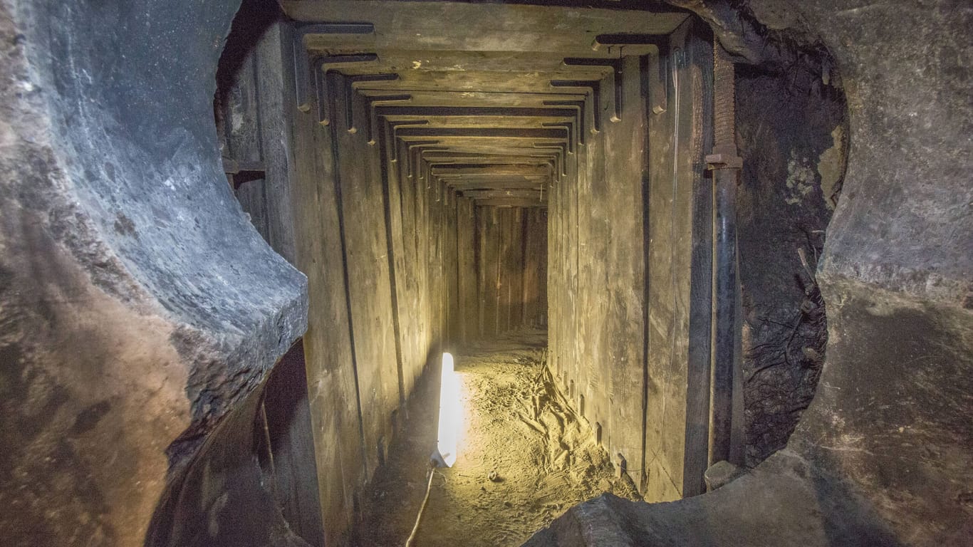 Tresorraum der Berliner Volksbank in Steglitz: 2013 brachen Unbekannte über einen selbstgebauten Tunnel in die Bank ein und erbeuteten Wertsachen im Millionenwert.