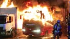 In der Nacht kam es in Düsseldorf-Garath zu einem Großeinsatz der Feuerwehr: Ein Reisebus brannte.