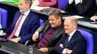 Christian Lindner (v.l.), Robert Habeck und Olaf Scholz im Bundestag: Nach knapp drei Jahren ist die Ampelkoalition zerbrochen.