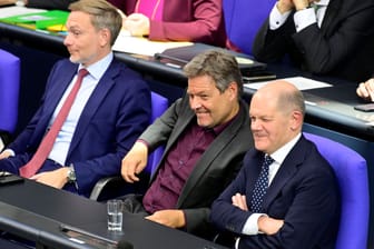 Christian Lindner (v.l.), Robert Habeck und Olaf Scholz im Bundestag: Nach knapp drei Jahren ist die Ampelkoalition zerbrochen.