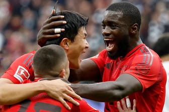 Min-jae Kim (l.) und Dayot Upamecano (r.): Die beiden bilden momentan ein nahezu unüberwindbares Abwehrduo beim FC Bayern.