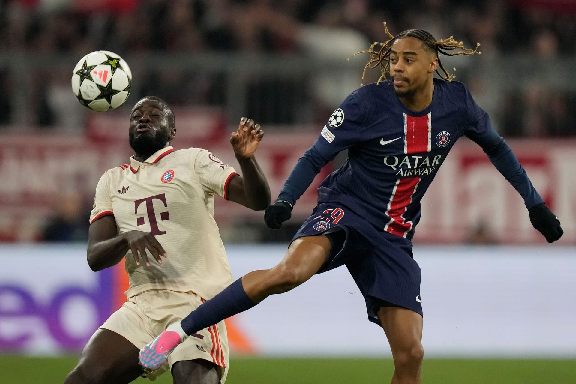 Dayot Upamecano: Stand gemeinsam mit Kim sicher in der Defensive. Machte keine Fehler und überzeugte mit Zweikampfstärke und Übersicht. Räumte alles ab. Resolutes und wichtiges Tackling (50.). Als Belohnung gab es das 7. Spiel in Folge ohne Gegentreffer. Note 2