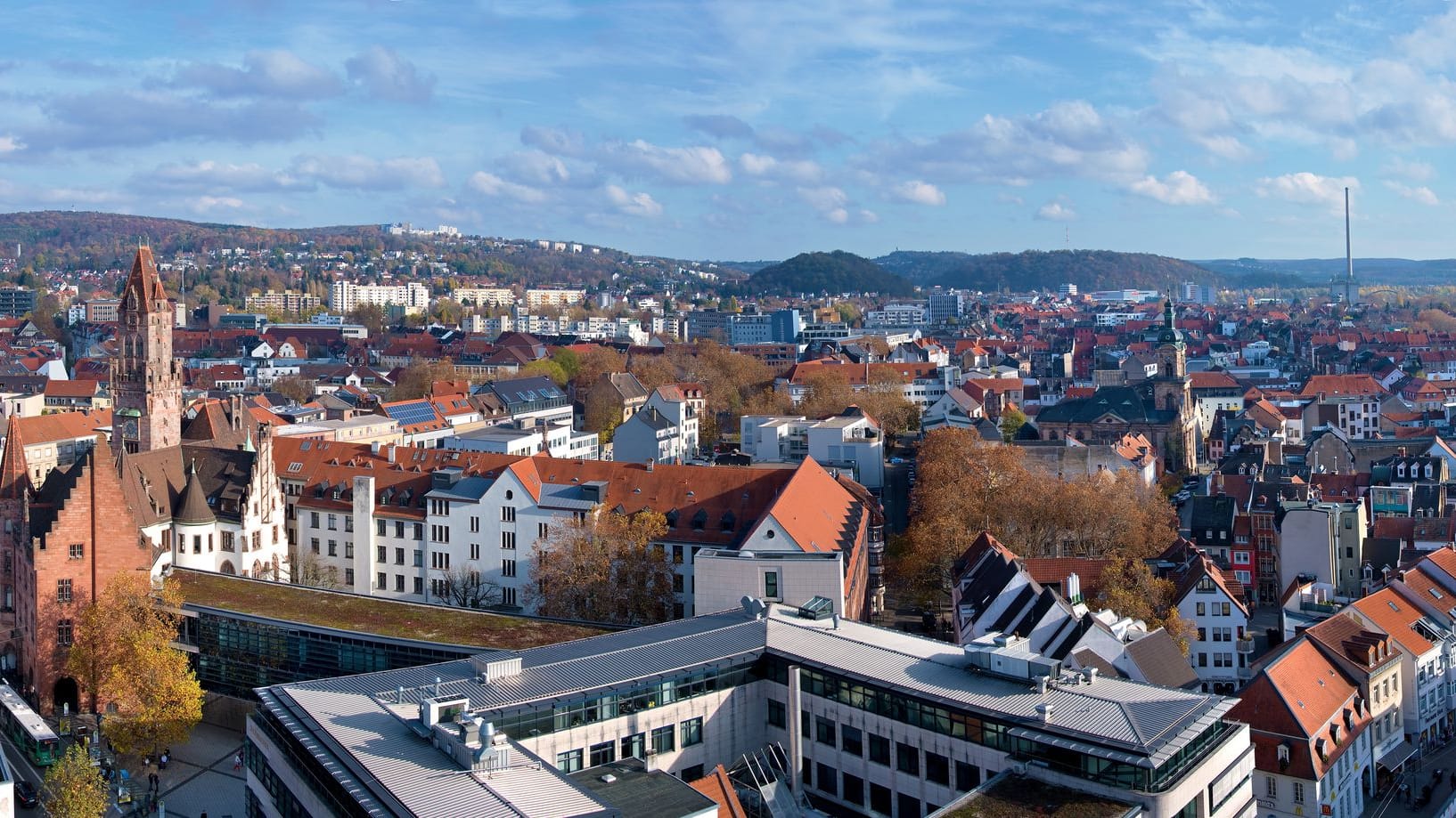 Blick über Saarbrücken: Im Saarland beziehen vor allem Männer vergleichsweise hohe Renten. Grund ist die Bergbauhistorie des Bundeslands.