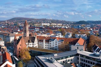 Blick über Saarbrücken: Im Saarland beziehen vor allem Männer vergleichsweise hohe Renten. Grund ist die Bergbauhistorie des Bundeslands.