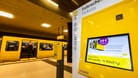 Eine Ticketautomat der BVG mit Werbung fuer den Abo mit dem 29 Euro Ticket in Berlin am 1. Oktober 2022. Erster Tag des 29 Euro Ticket fuer den oeffentlichen Verkehr in Berlin - Features