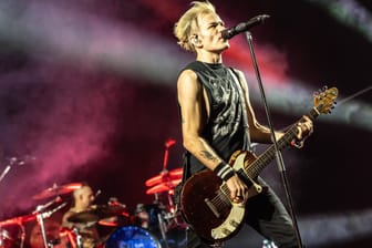 Sum 41-Frontmann Deryck Whibley auf der Bühne: Am 5. November verabschiedet sich die Band von ihren Fans in Hamburg.