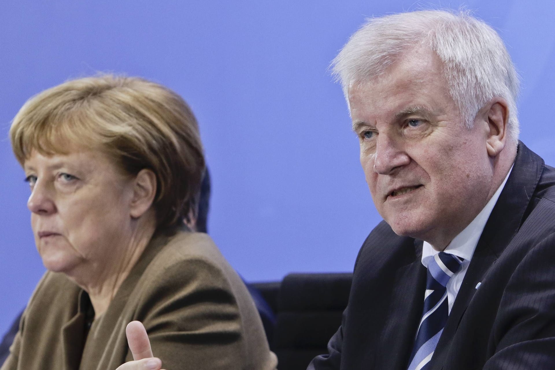 Angela Merkel (l) und Horst Seehofer: Der Ex-CSU-Chef war einst Merkels Innenminister.