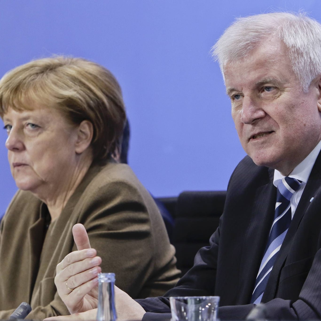 Angela Merkel (l) und Horst Seehofer: Der Ex-CSU-Chef war einst Merkels Innenminister.