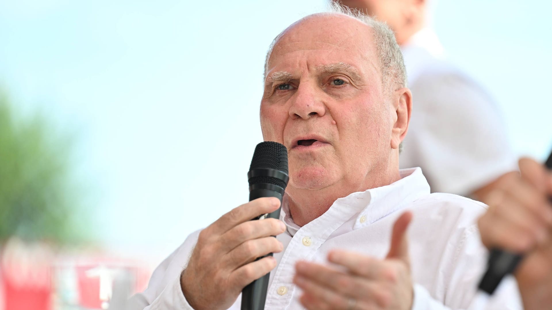 Bayern-Ehrenpräsident Uli Hoeneß (Archivbild): Der 72-Jährige hält nichts von modernen Kommunikationsmitteln.