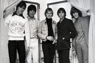 Die Bee Gees der Sechziger: Robin Gibb, Maurice Gibb, Barry Gibb, Vince Melounay und Colin Petersen im Jahr 1967.