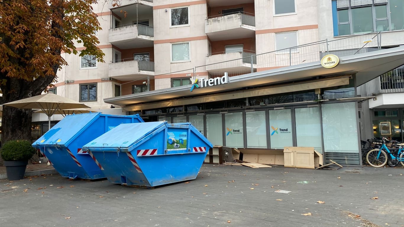 Container vor dem X-Trend: Das Lokal in der Innenstadt hat vorübergehend geschlossen.