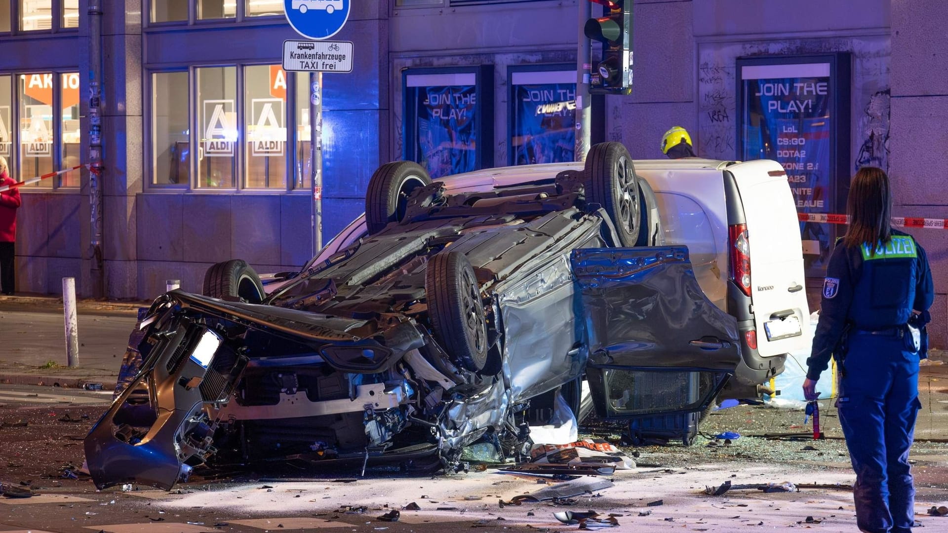 Schwerer Unfall: In Schöneberg krachten mehrere Autos ineinander.